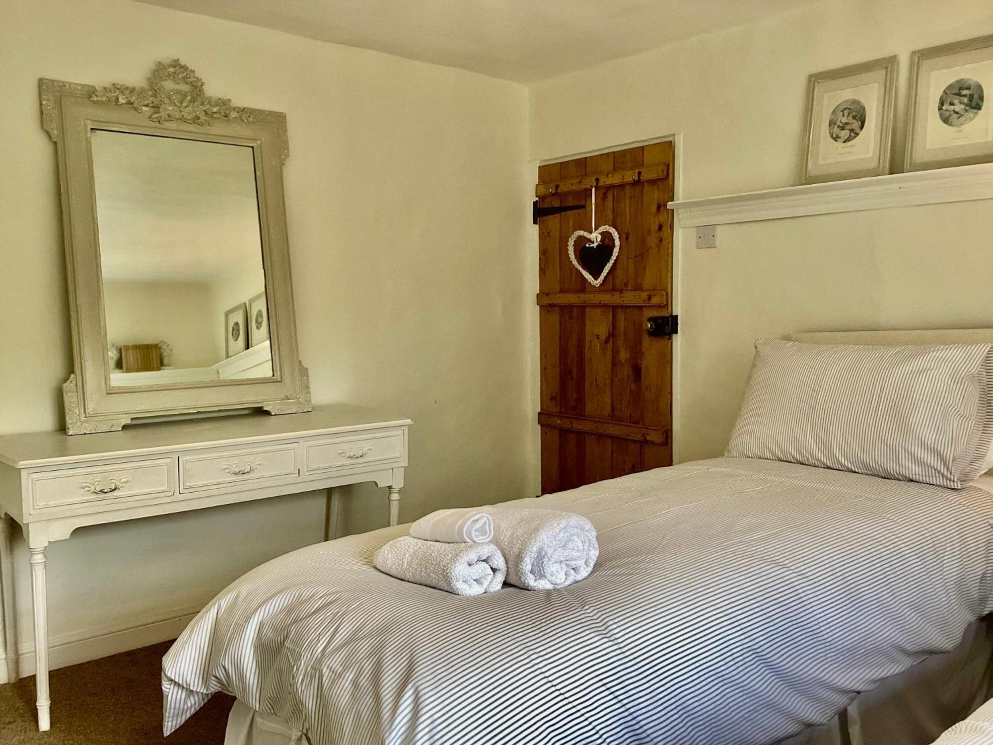 Tythe Barn Cottage Гластонбери Экстерьер фото